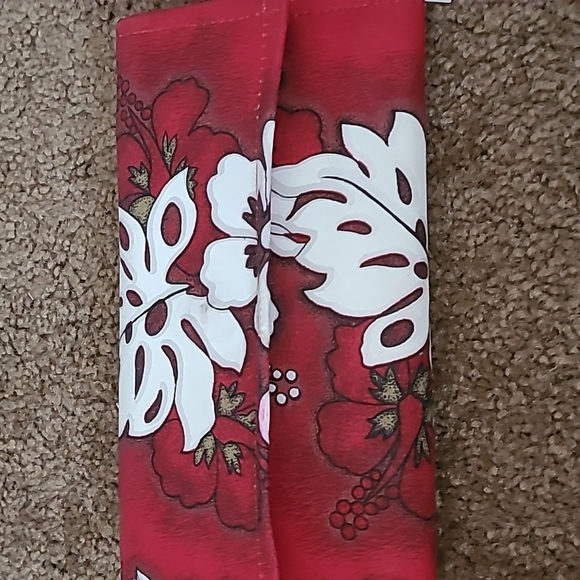 NWT! Max imports Hawaiian floral wallet, 4.5"x7.5"x1", red - Picture 1 of 7